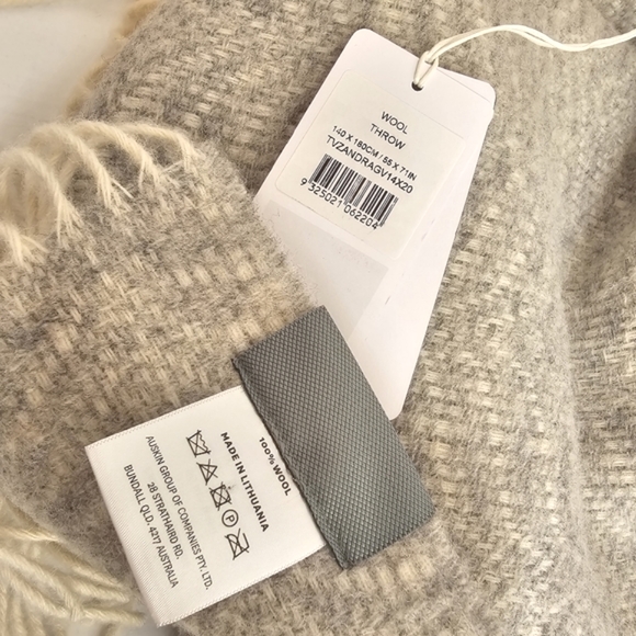 Fibre By Auskin Wool Fringe 55x71 Throw Blanket - Picture 7 of 10